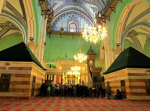 3-Muslims_pray,_in_January_2014.jpg